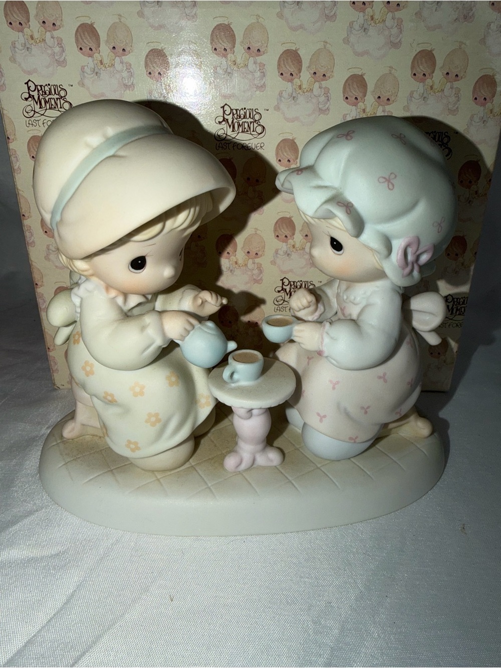 Vintage Precious Moments "Friendship Hits The Spot" Figurine w/ Box #520748